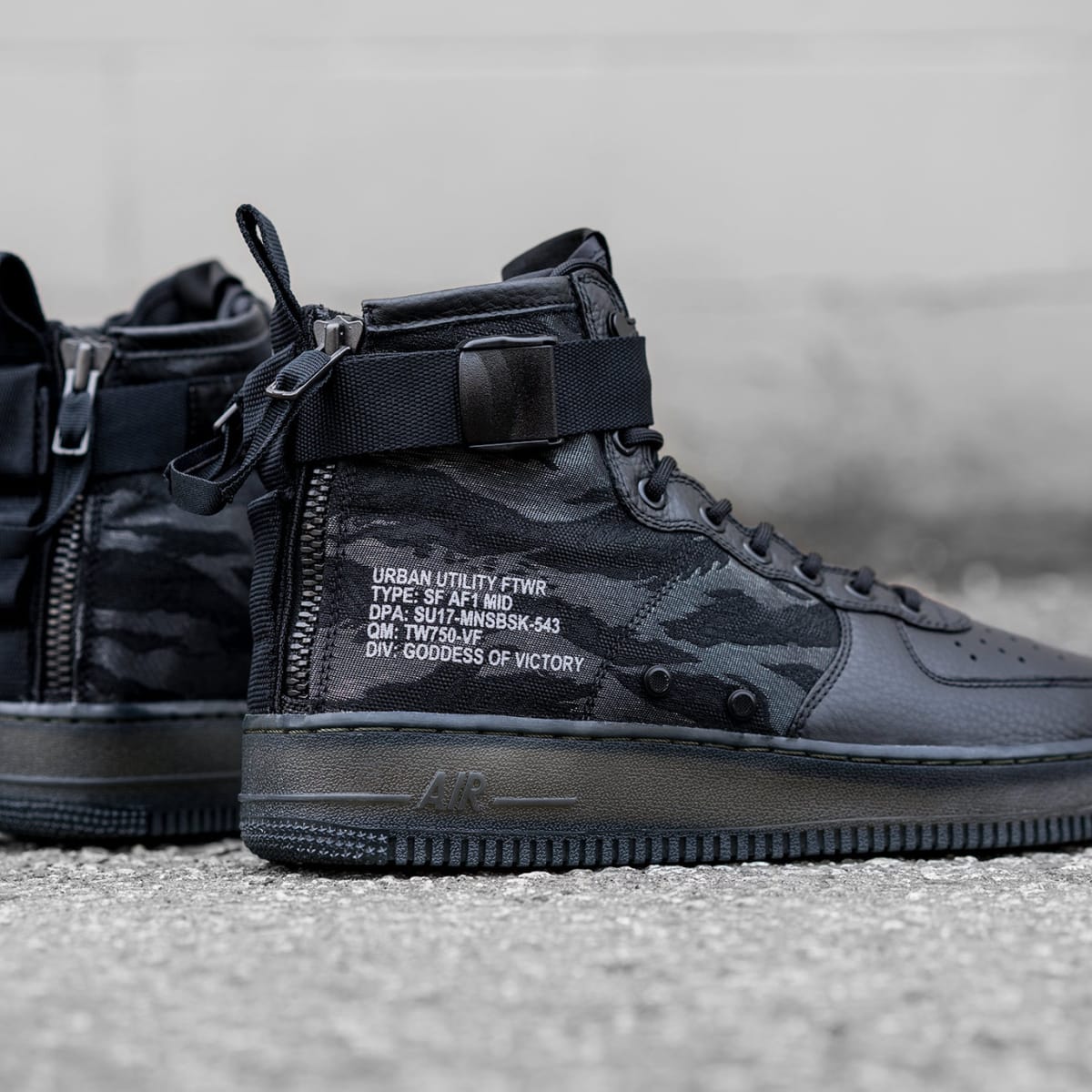 Nike Special Field Air Force 1 Mid Sneakers