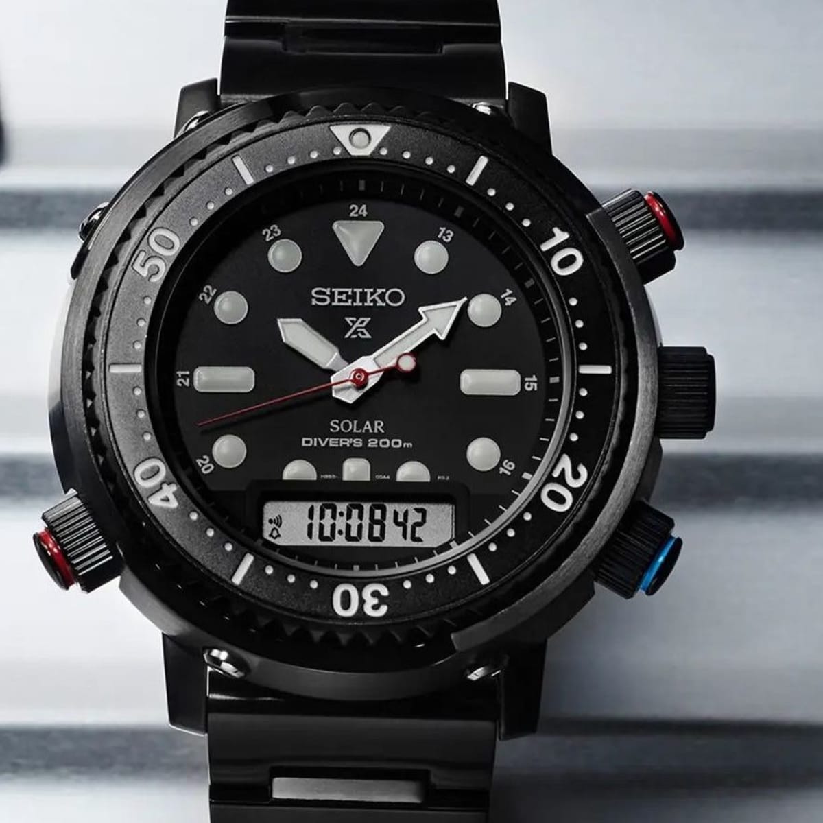 Seiko celebrates the 40th anniversary of the Hybrid Diver - Acquire