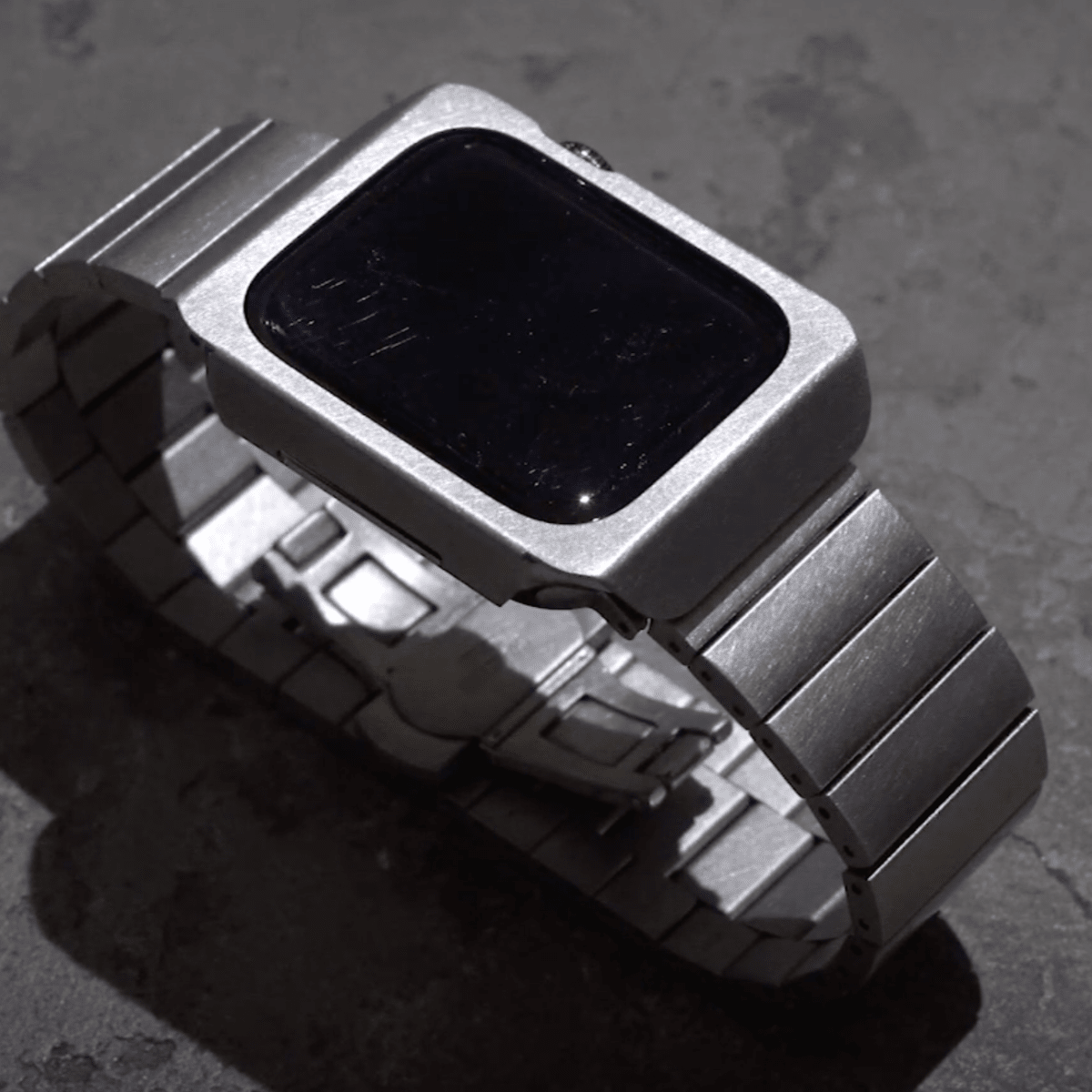 Claustrum unveils its Apple Watch frame and bracelet, Persona 