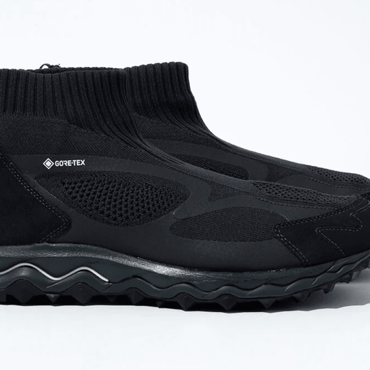 nonnative and Mizuno release a new Wave Mujin TL Mid GTX in black