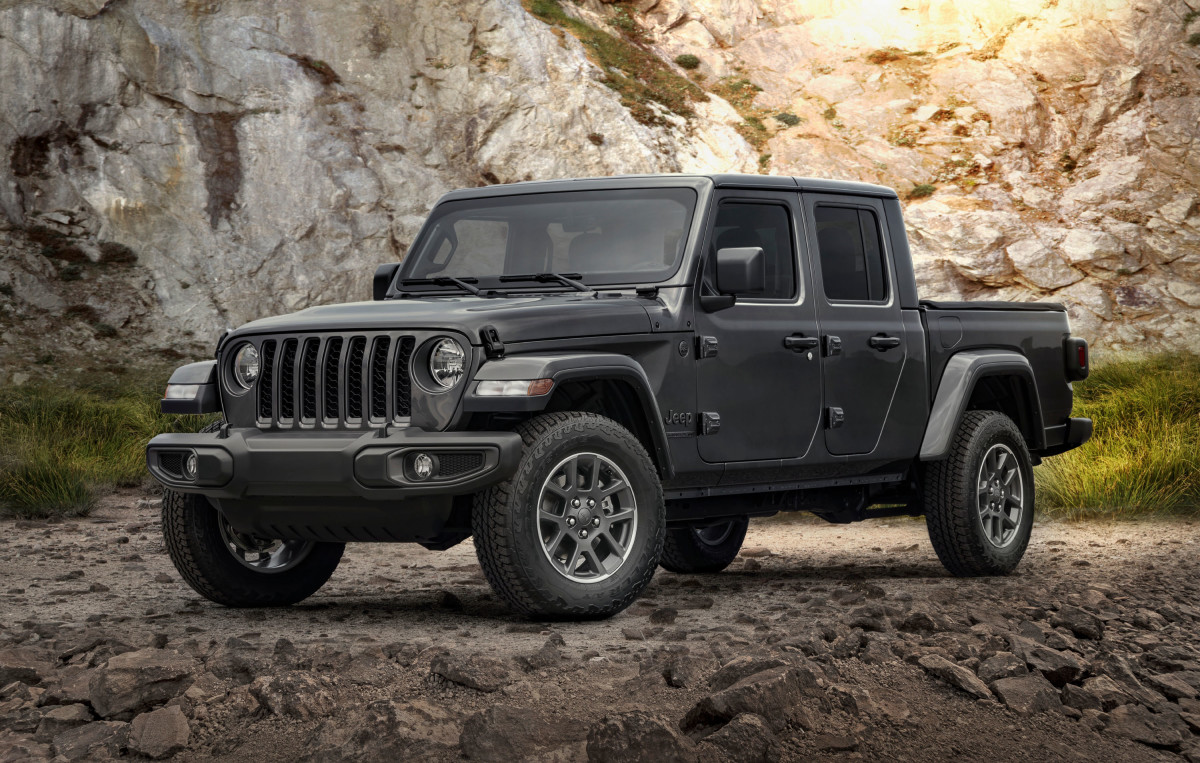 jeep-is-upgrading-the-wrangler-and-gladiator-with-a-new-gorilla-glass