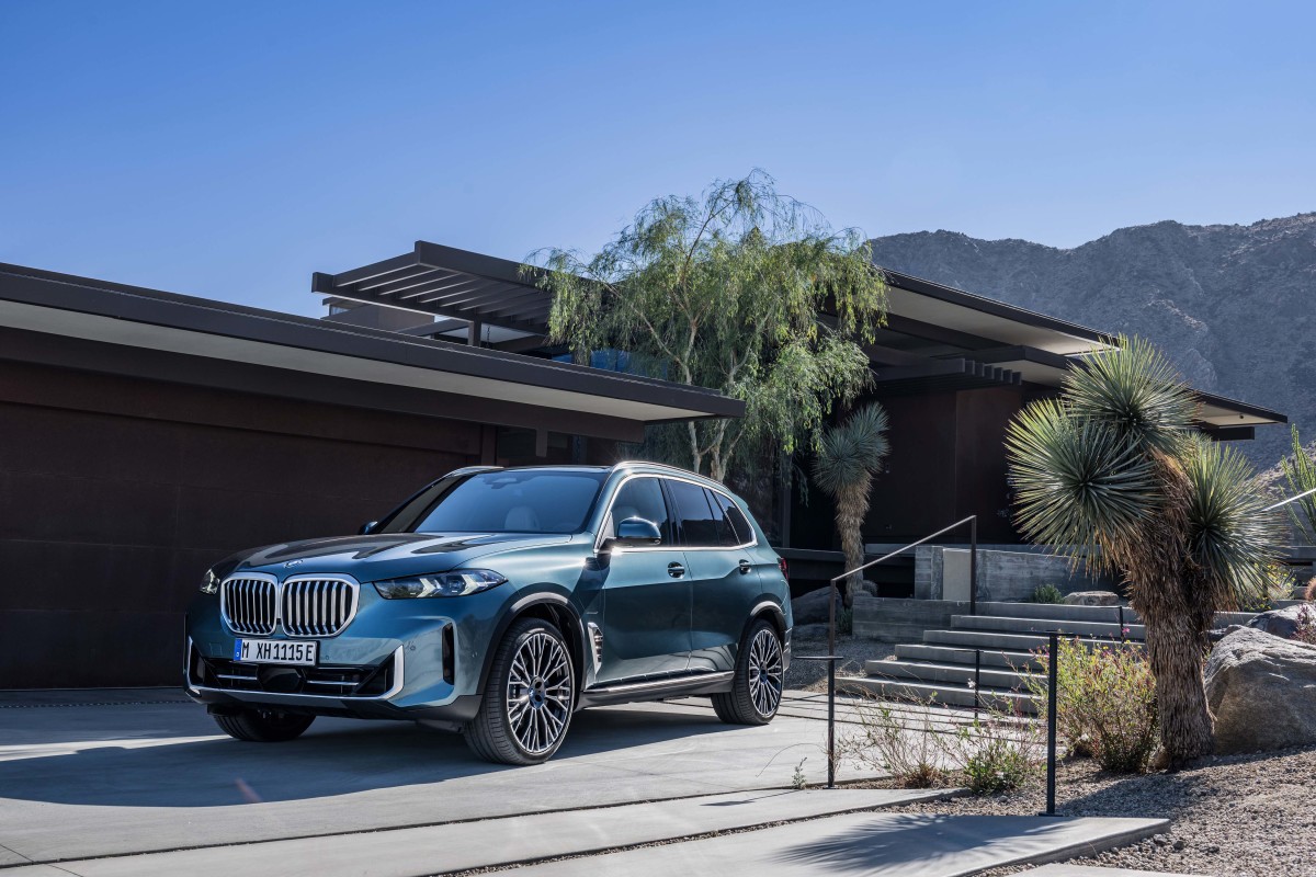 The new 2024 BMW X5 and X6.