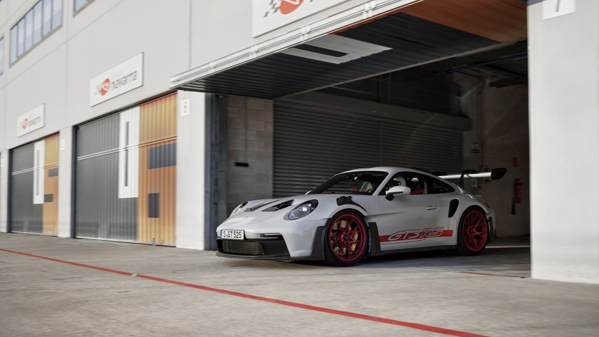 Porsche unveils the 2023 911 GT3 RS Acquire