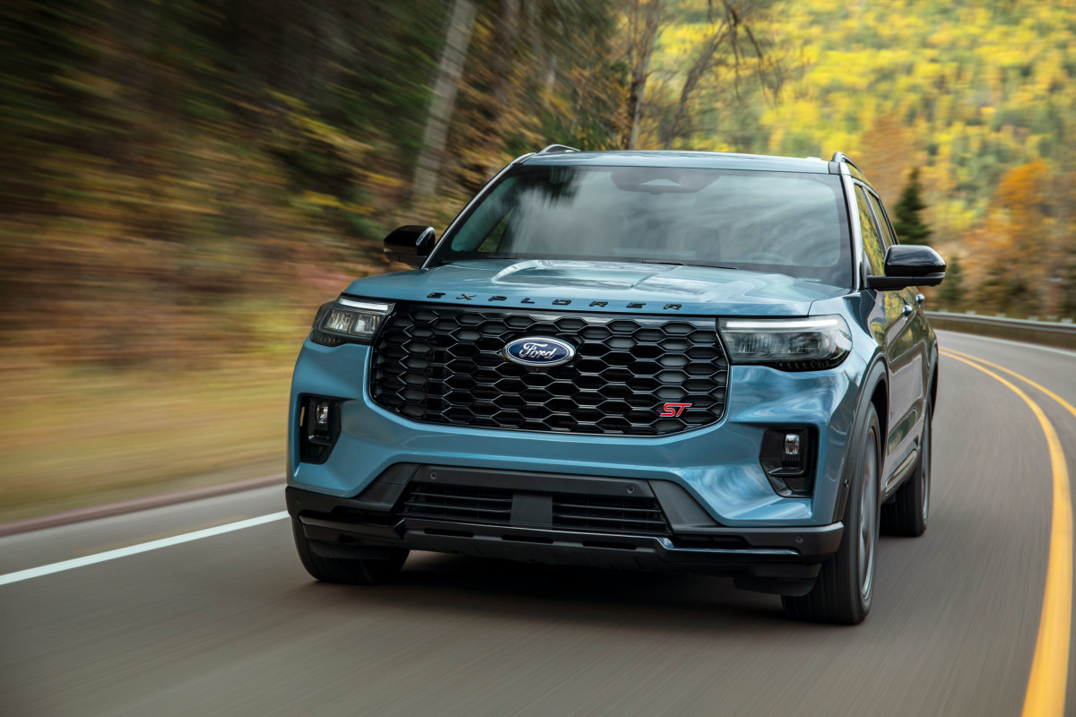 Ford gives the 2025 Explorer an updated look, a redesigned interior