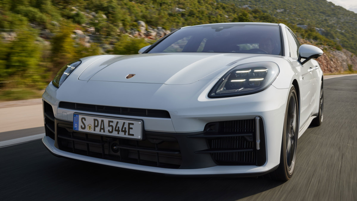 Porsche unveils the Panamera 4 EHybrid and 4S EHybrid Acquire