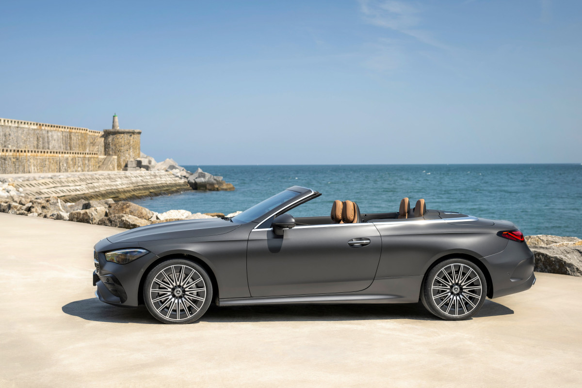 Mercedes unveils the CLE Cabriolet - Acquire