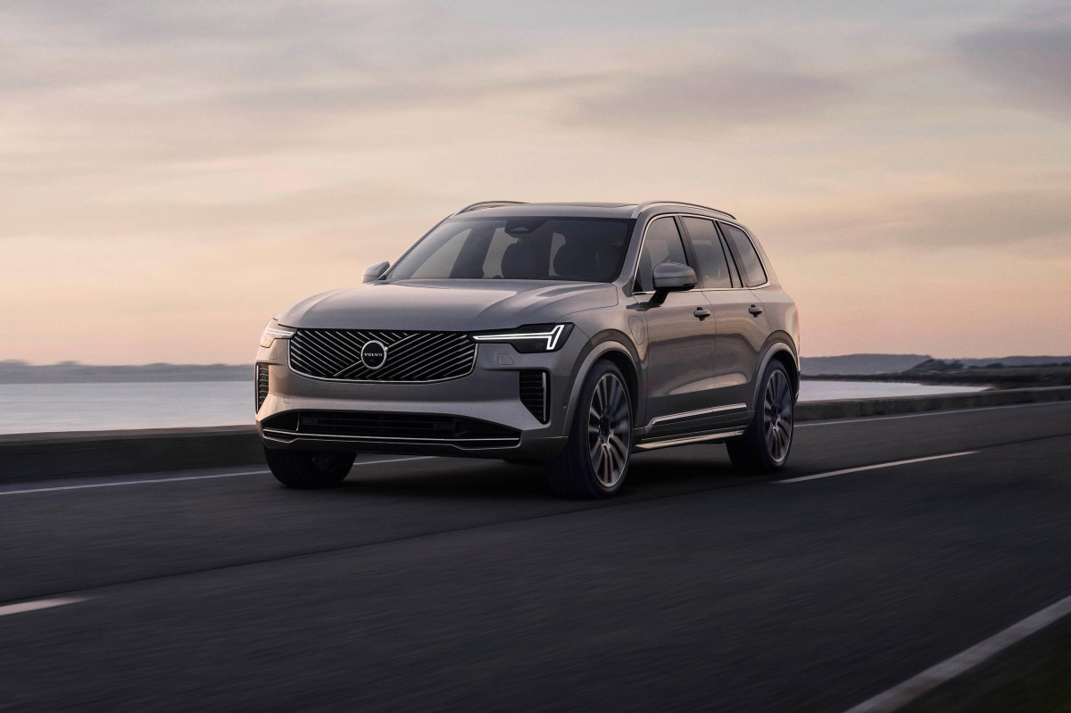 Volvo reveals the refreshed 2025 XC90 Acquire