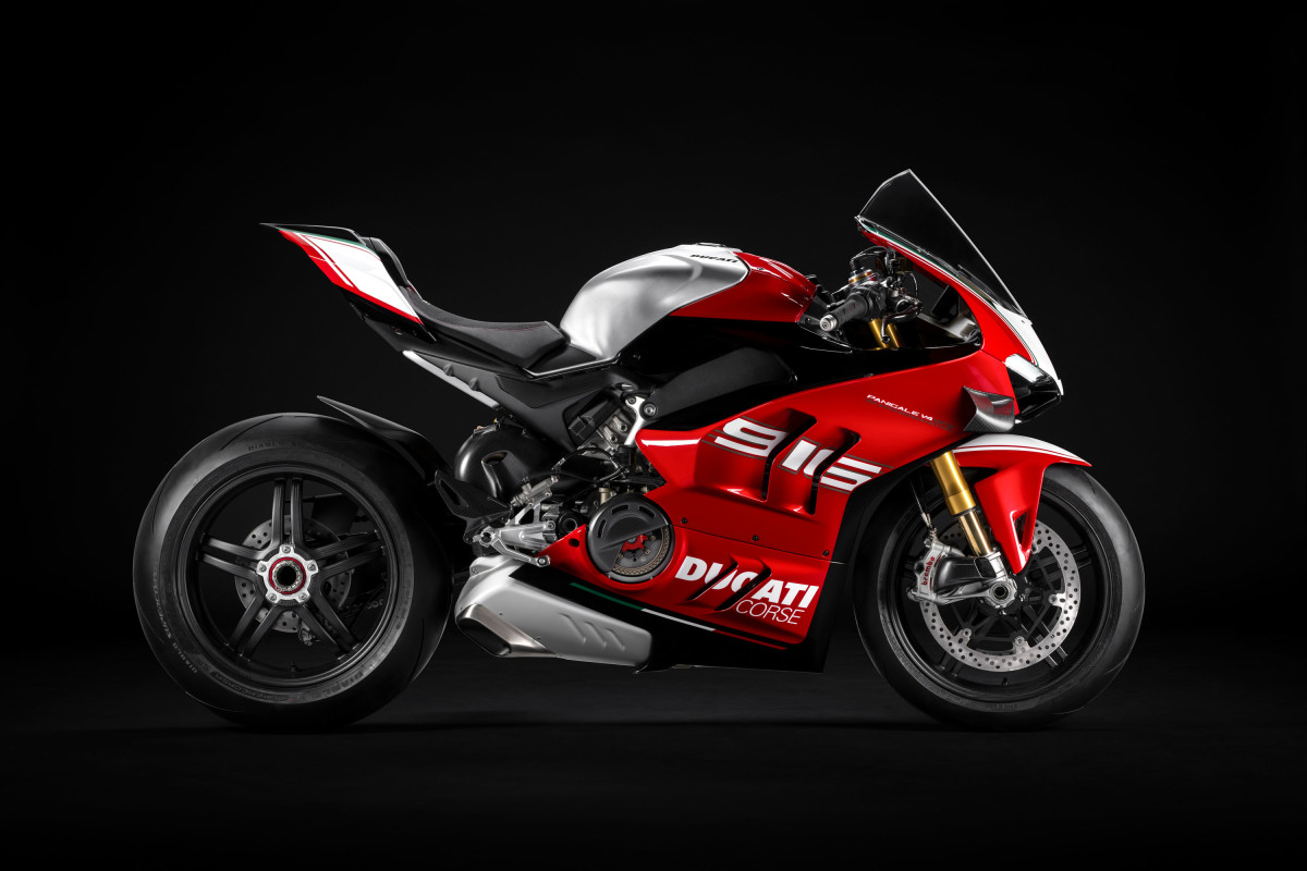 Ducati pays tribute to the 916 with a limited edition Panigale - Acquire